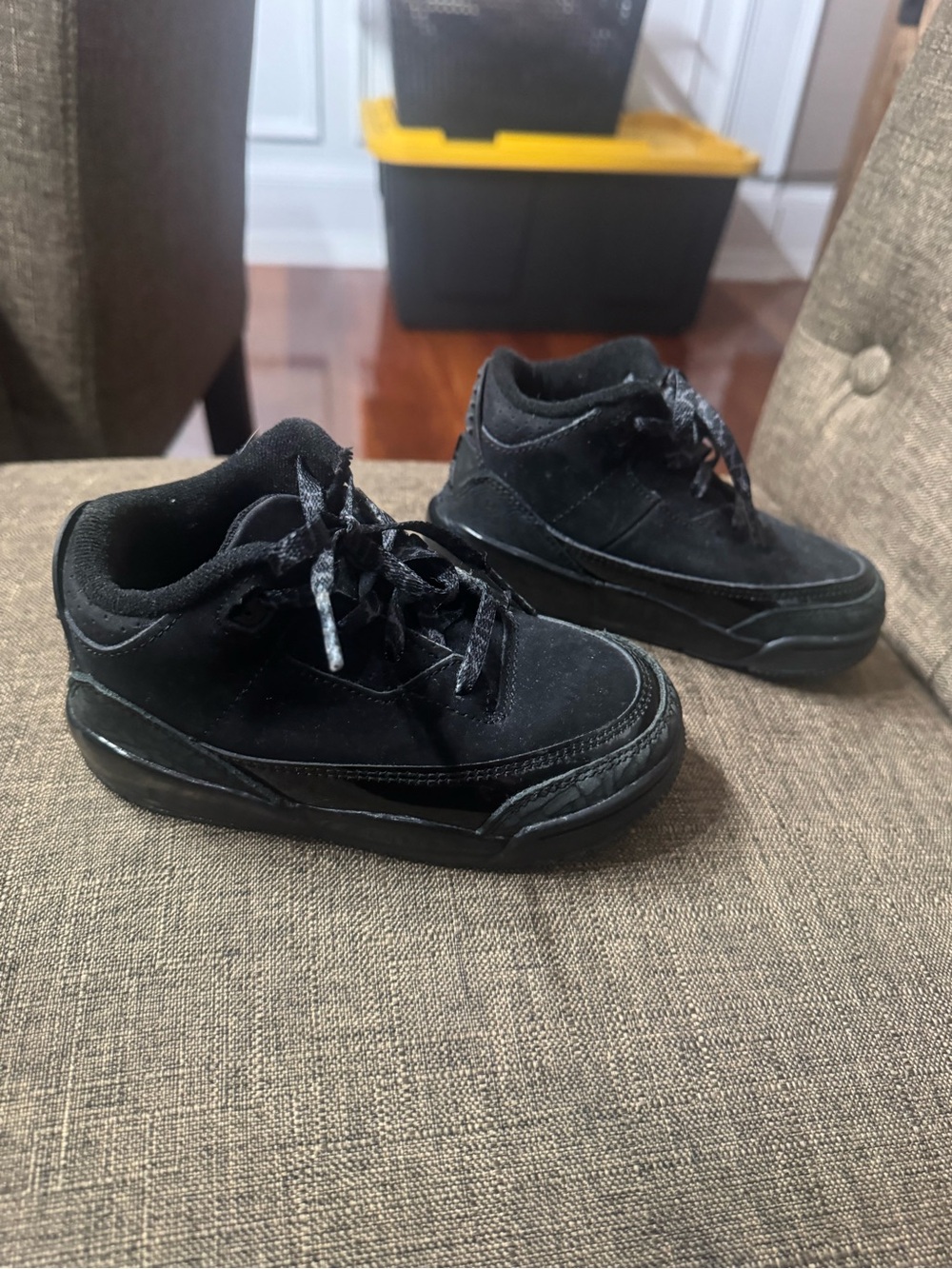 Jordan’s toddler black cats sneakers